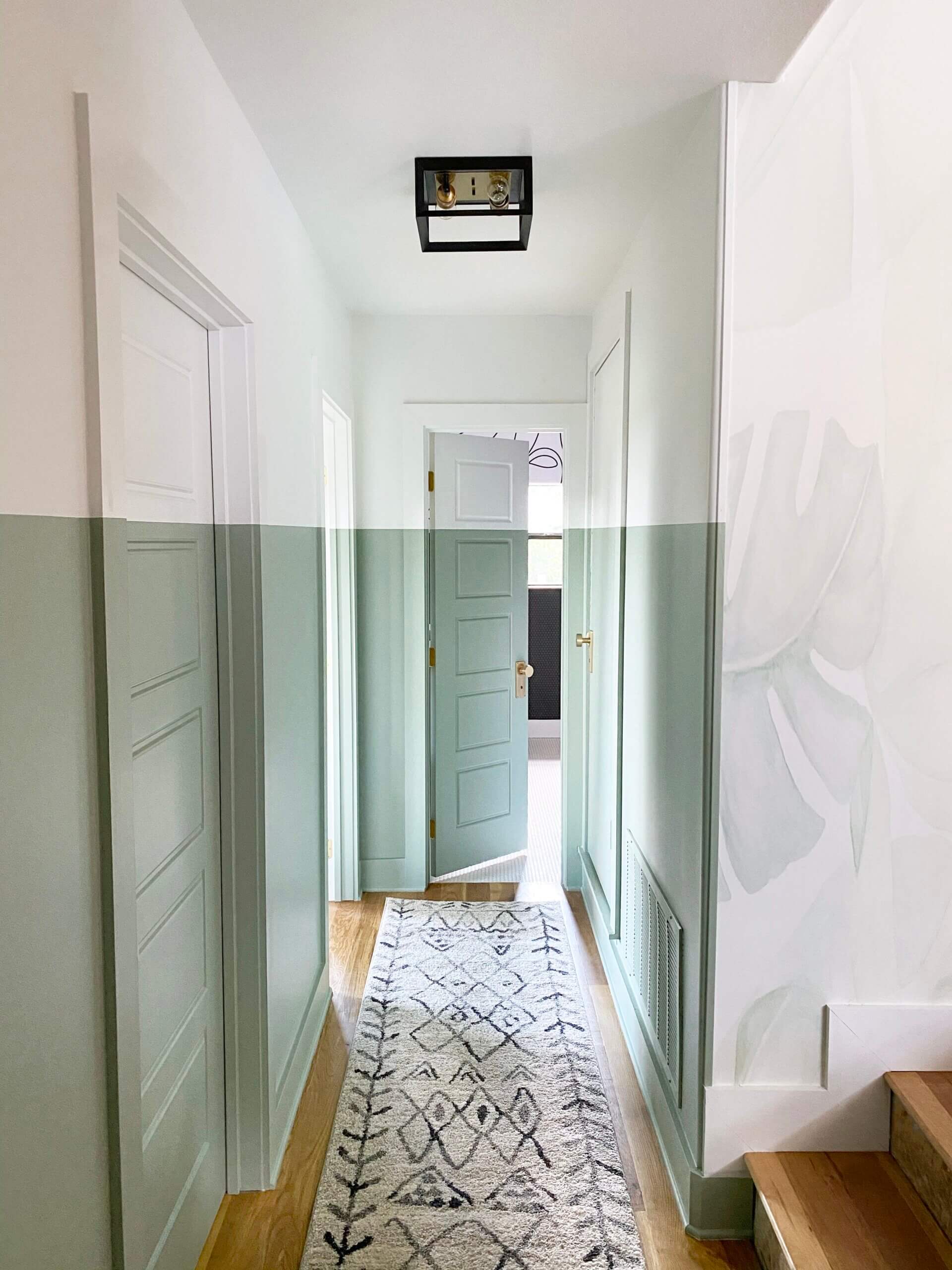 Flur mit farbigen Highlight